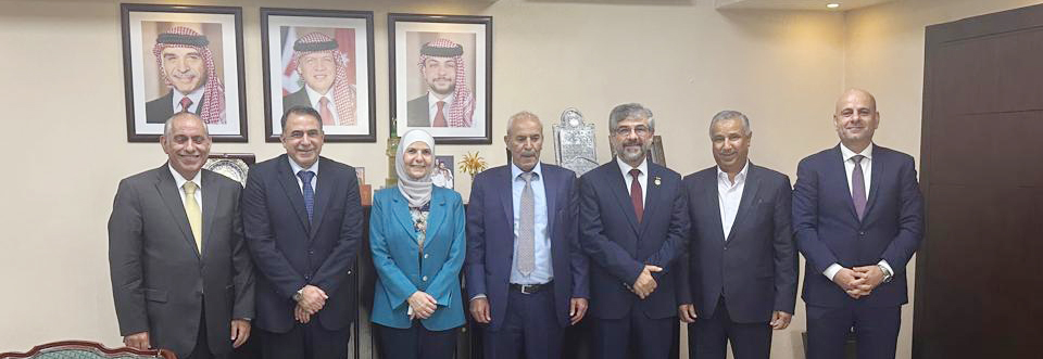 برئاسة وزير العدل وعضوية امين عام وزارة العدل ورؤساء محاكم الاستئناف ونقيب المحامين مجلس تنظيم شؤون الخبرة يعقد إجتماعه بعضوية مدير الاتحاد الدكتور مؤيد الكلوب